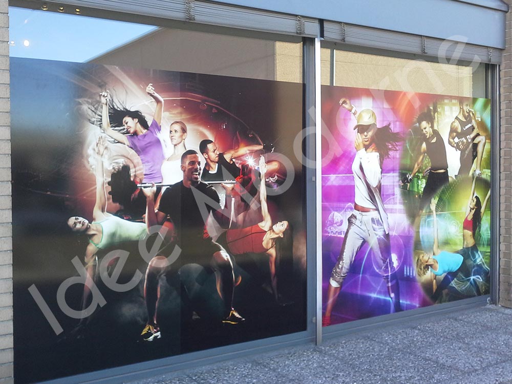 Vetrina decorata con adesivi personalizzati Chiasso Canton Ticino