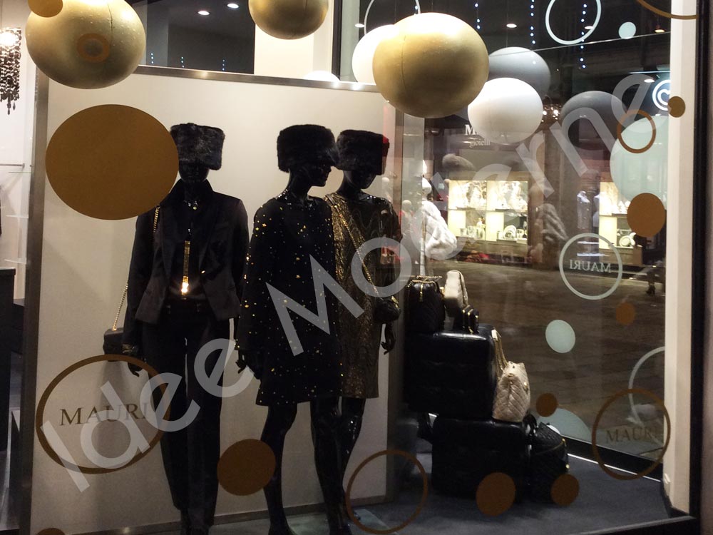Decorazione vetrine negozio Busto Arsizio con adesivi personalizzati