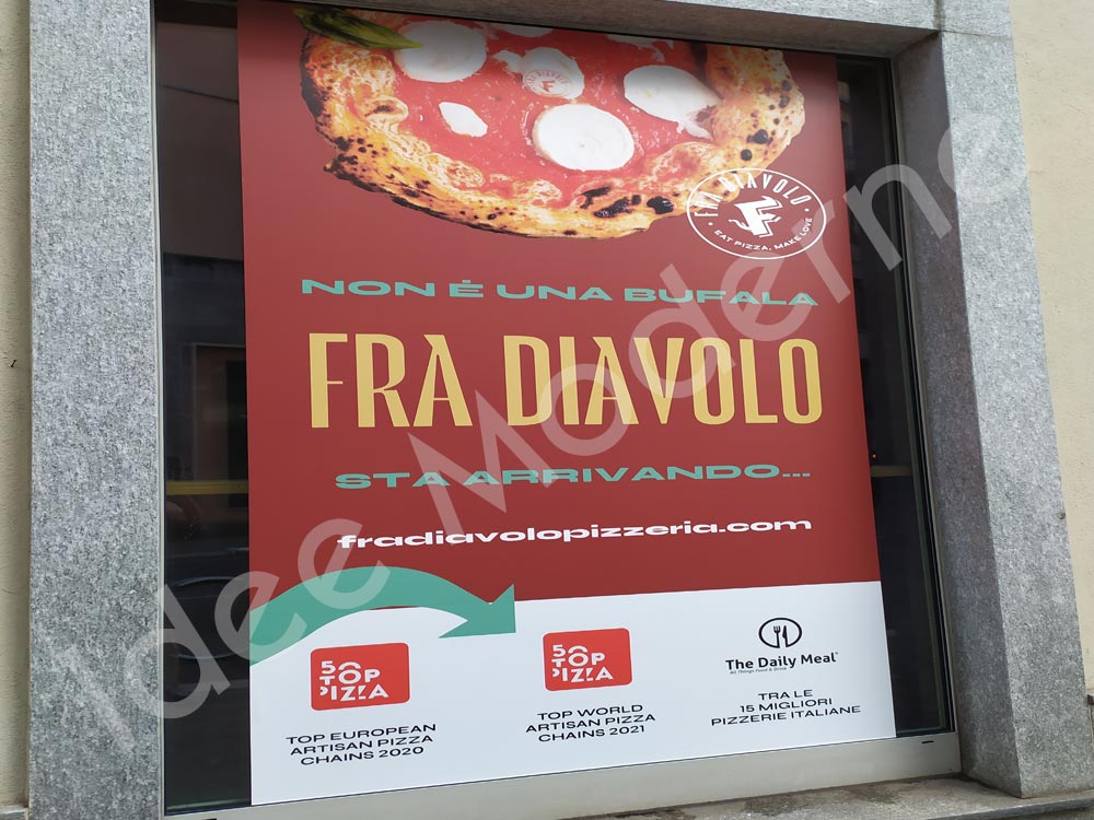 Vetrofanie personalizzate per negozio Monza