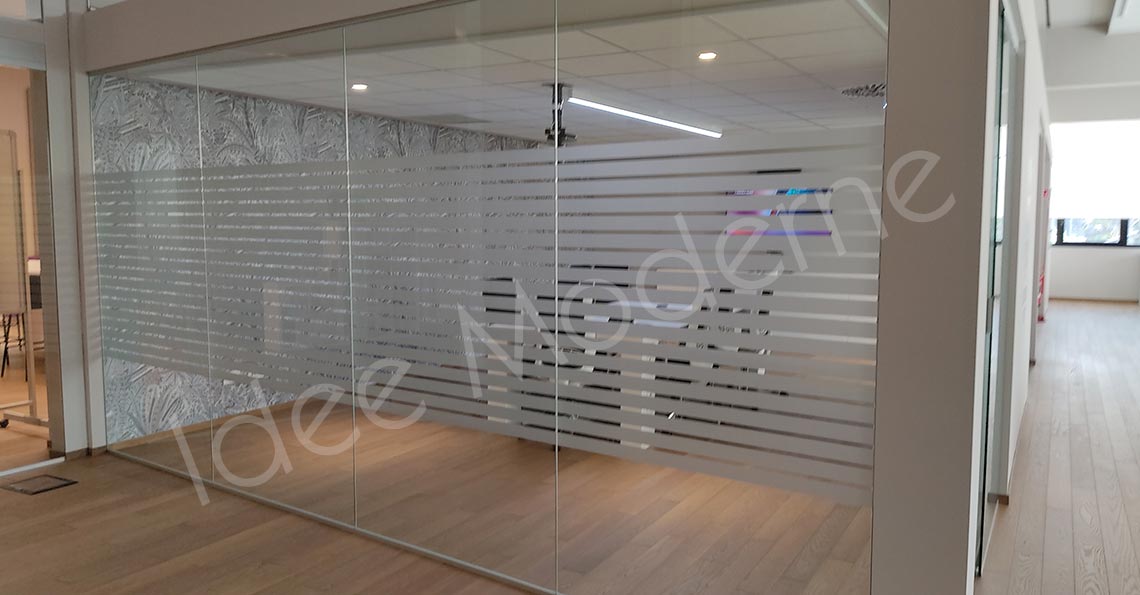 Vetro con pellicola privacy satinata studio professionale