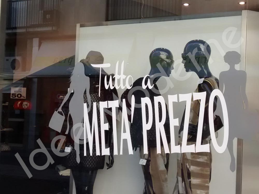Scritte saldi adesive su vetrina negozio Varese Milano