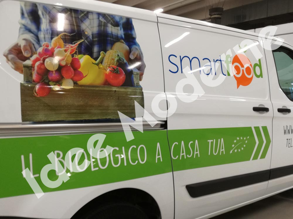 Furgone brandizzato con grafica pubblicitaria personalizzata Varese