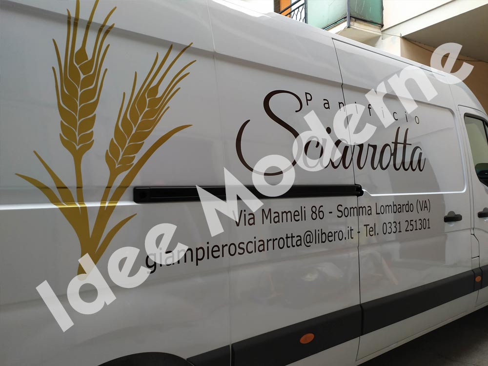 Furgone brandizzato con grafica pubblicitaria personalizzata Varese