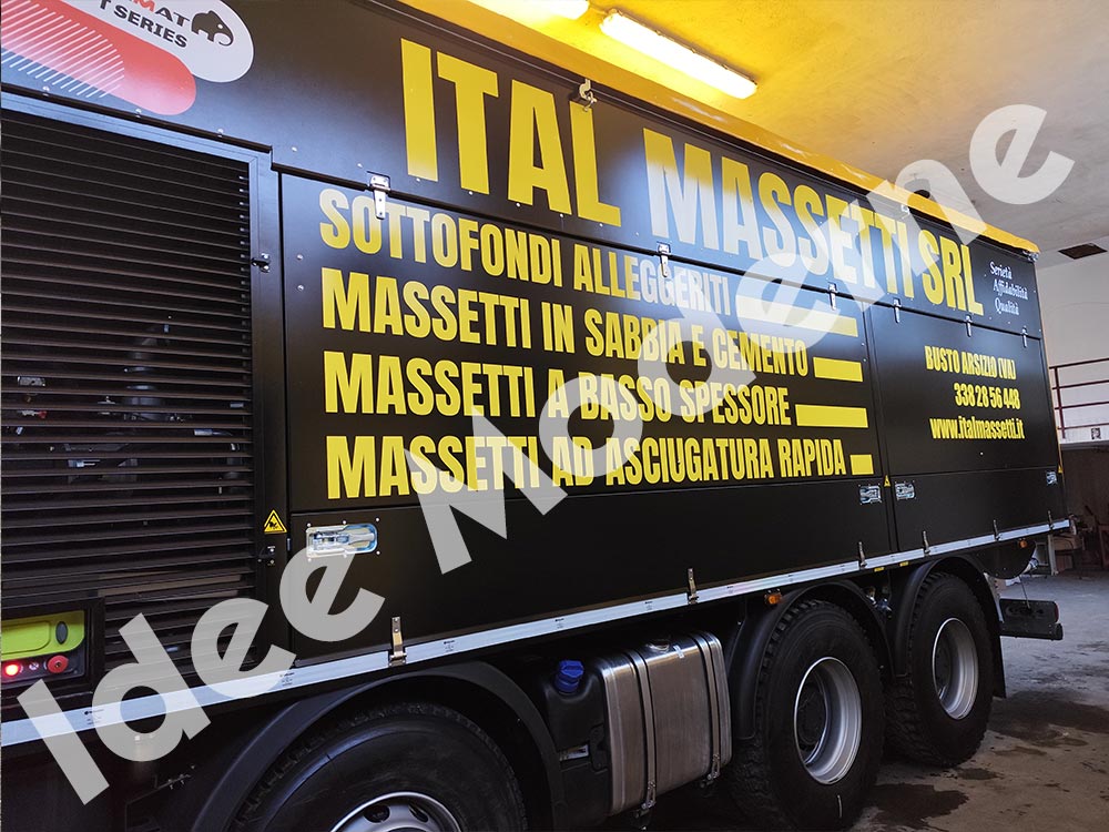 Decorazione furgone aziendale con scritte adesive e logo Varese