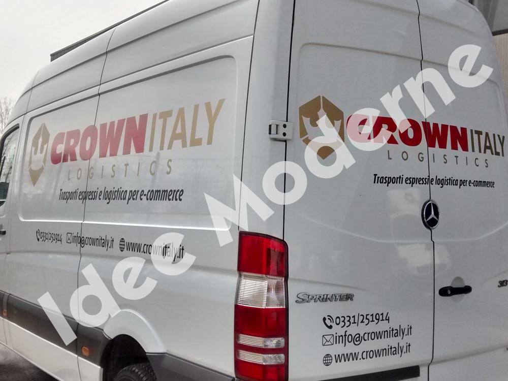 Decorazione furgone aziendale con scritte adesive e logo Varese
