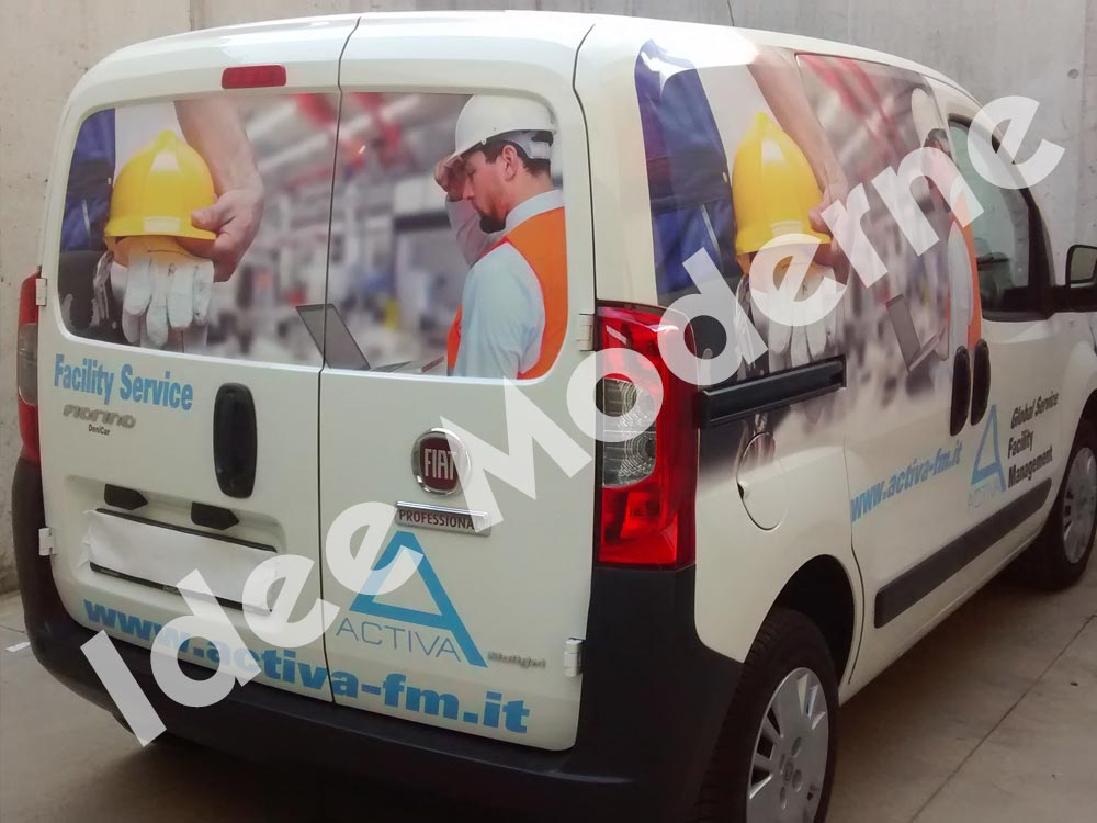 Decorazione furgone aziendale con scritte adesive e logo Varese