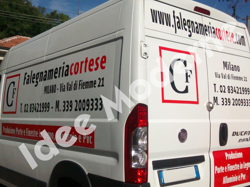 Furgone brandizzato con grafica pubblicitaria personalizzata Varese