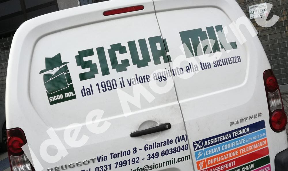 Decorazione furgone aziendale Gallarate con scritte personalizzate