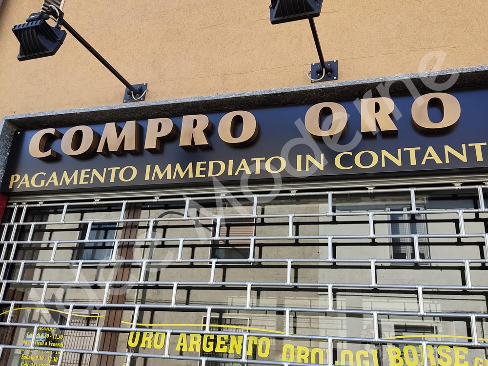 Installazione insegna esercizio con lettere scatolate LED