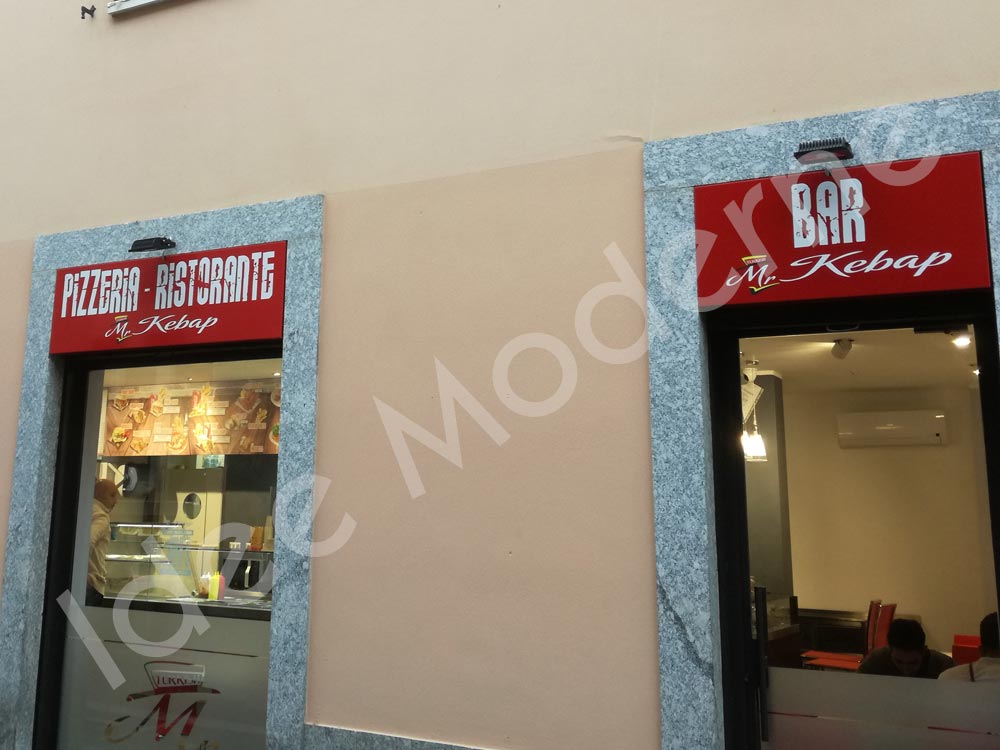 Insegna non luminosa in PVC per attività commerciale