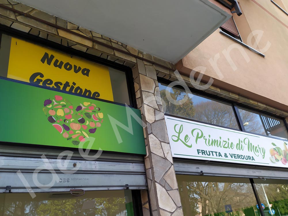 Insegna non luminosa in PVC per attività commerciale