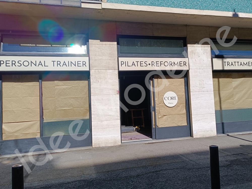 Insegna pubblicitaria totem per attività commerciale Varese
