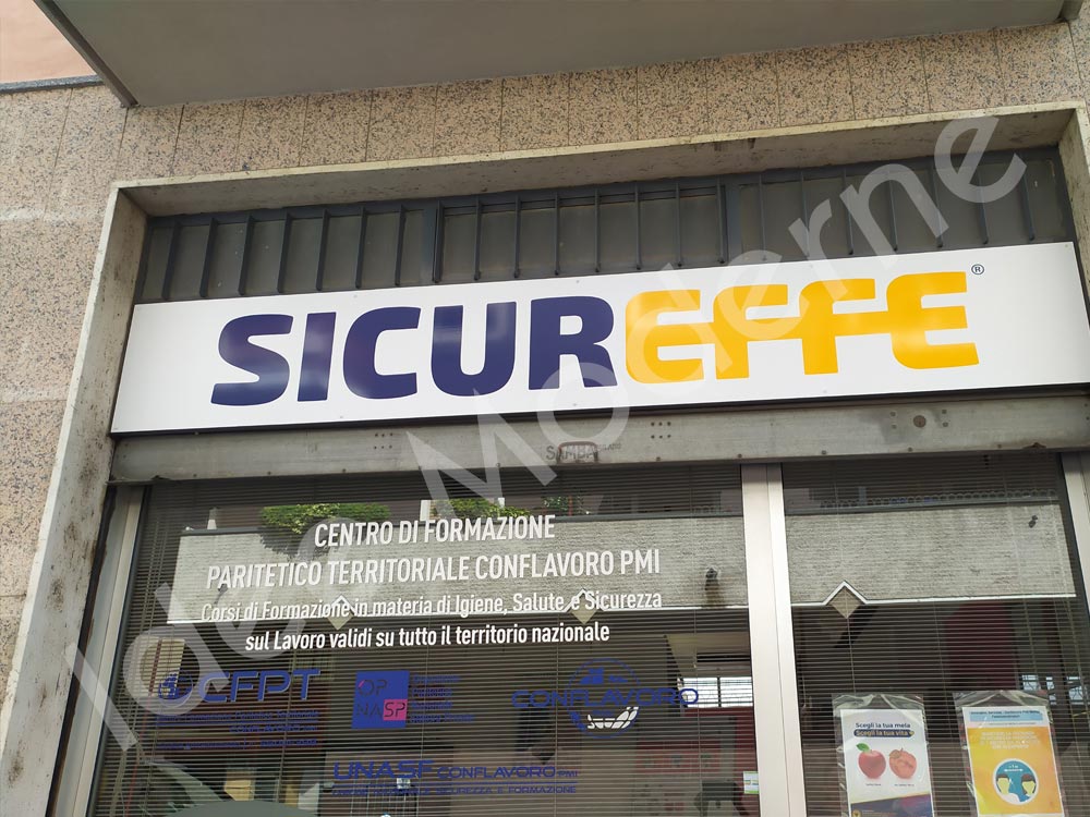 Insegna pubblicitaria totem per attività commerciale Varese