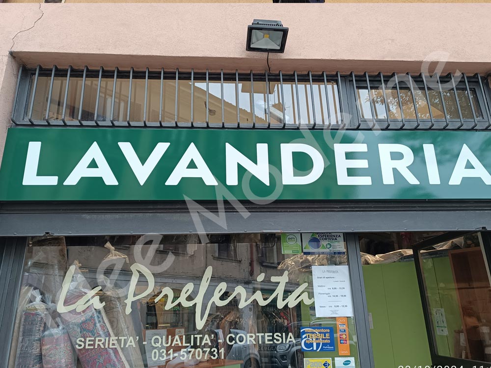 Insegna pubblicitaria totem per attività commerciale Varese