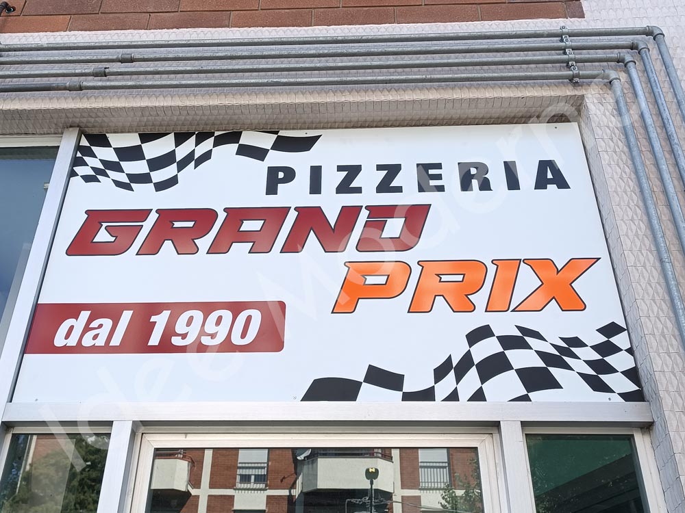 Installazione insegna pubblicitaria a bandiera Varese