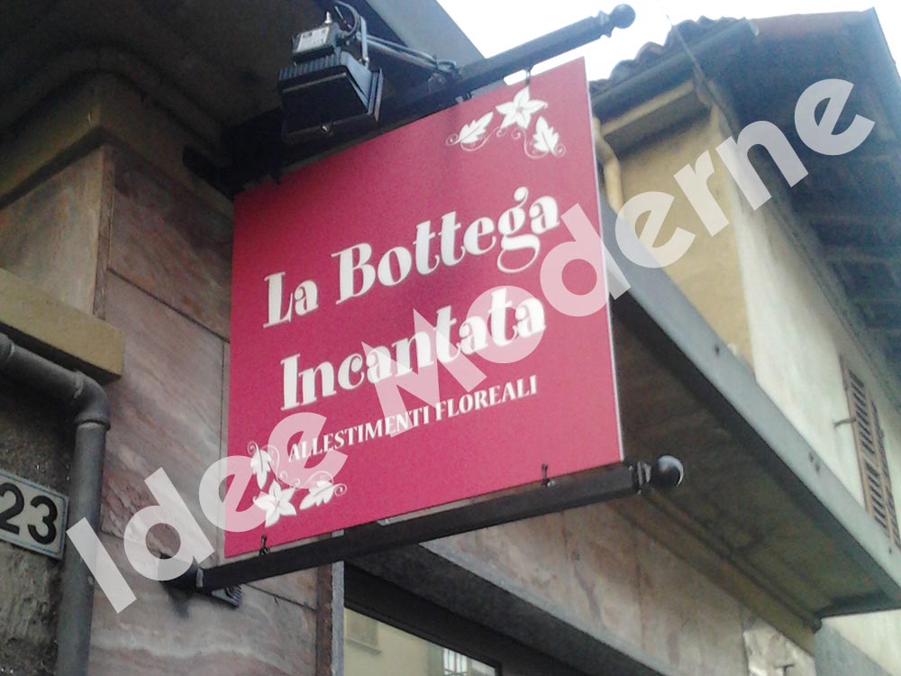 Installazione insegna pubblicitaria a bandiera Varese