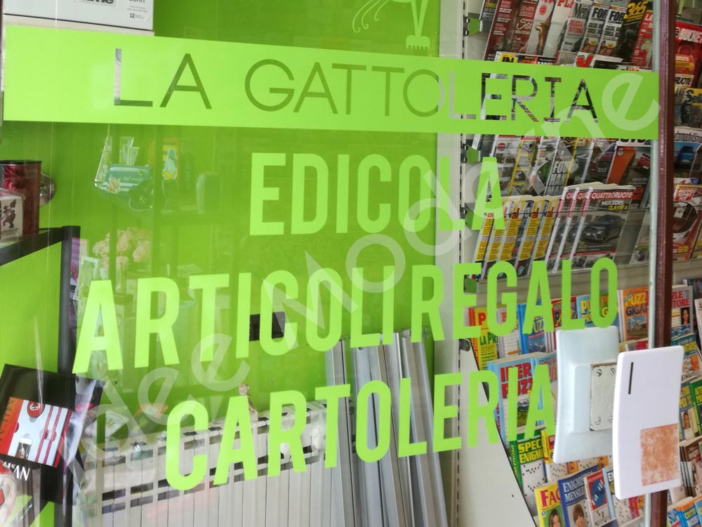 Scritte adesive personalizzate per negozio Gallarate
