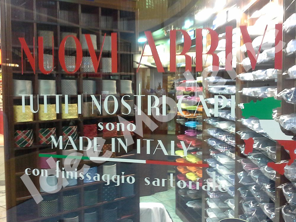 Scritte adesive personalizzate per negozio Saronno