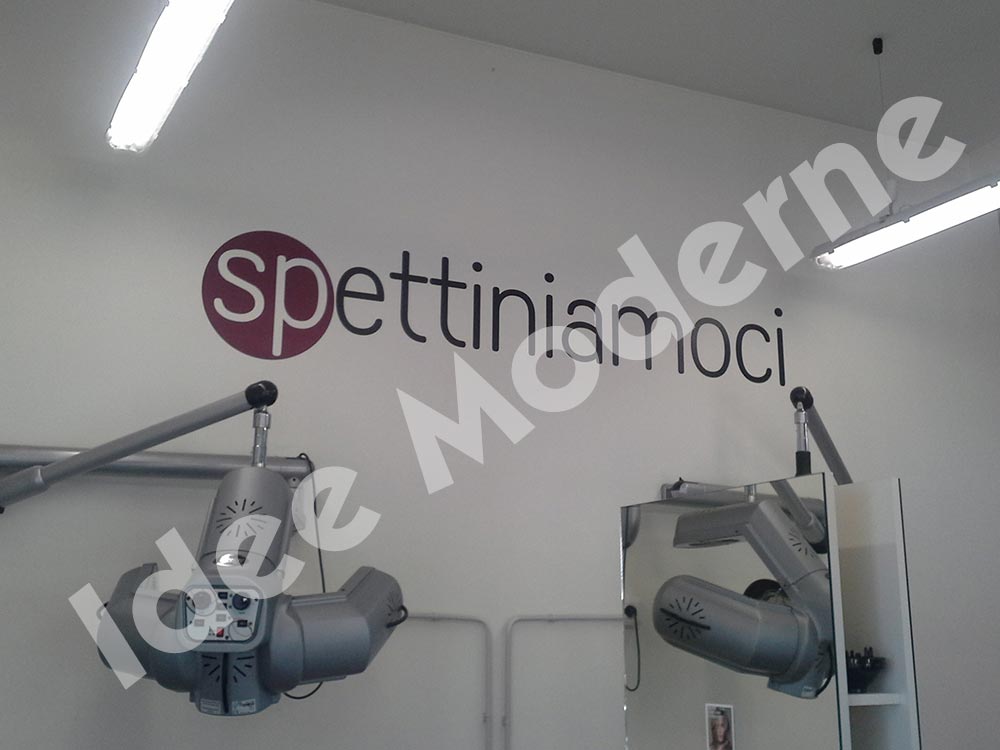 Scritte adesive personalizzate per negozio Saronno