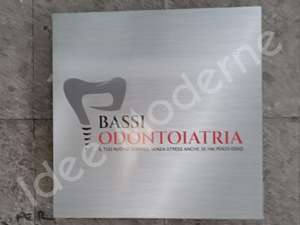 Targa personalizzata in plexiglass per ufficio Varese