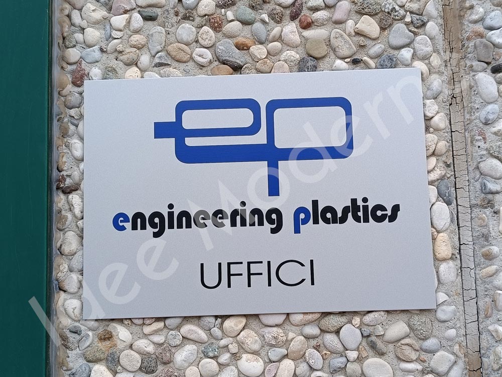 Targa personalizzata in plexiglass per ufficio Varese
