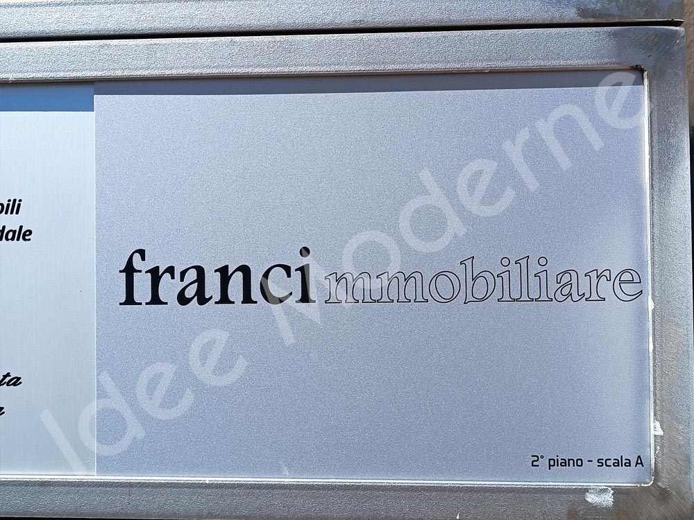 Targa personalizzata in plexiglass per ufficio Varese