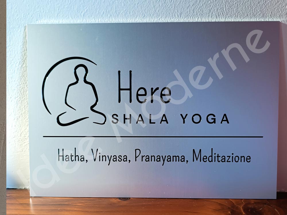 Targa personalizzata in plexiglass per ufficio Varese